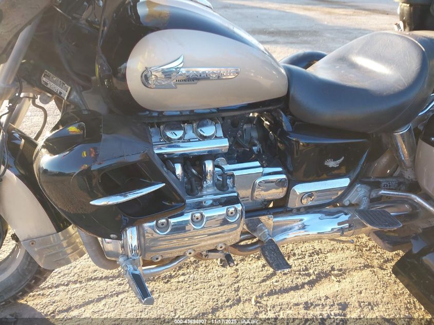 2001 Honda Gl1500 Cf VIN: 1HFSC41021A200420 Lot: 43694907