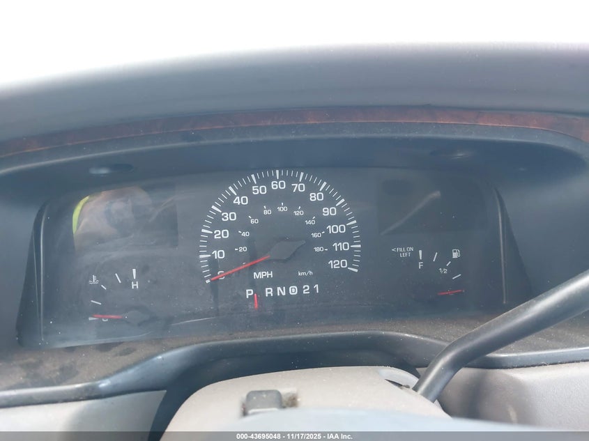 2002 Lincoln Town Car Cartier VIN: 1LNHM83W92Y653271 Lot: 43695048