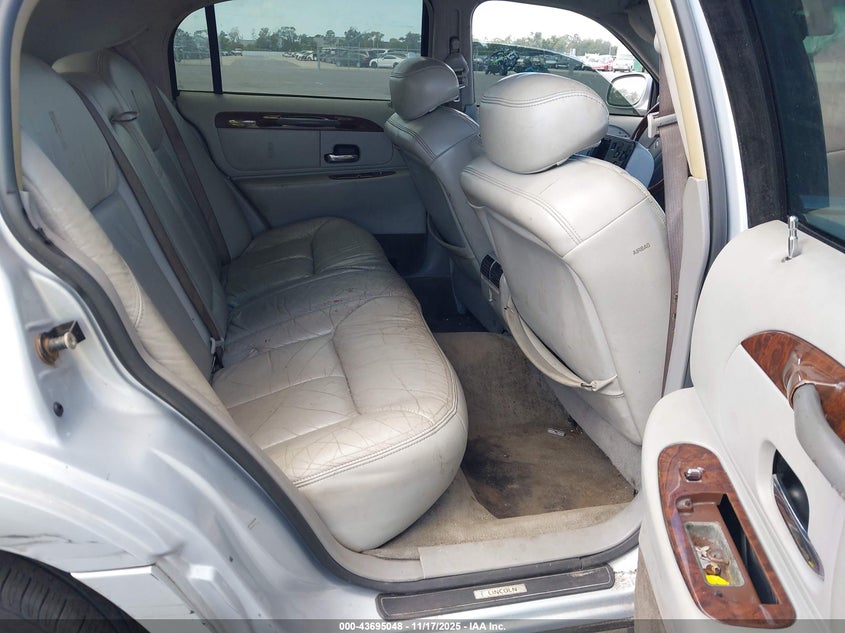 2002 Lincoln Town Car Cartier VIN: 1LNHM83W92Y653271 Lot: 43695048