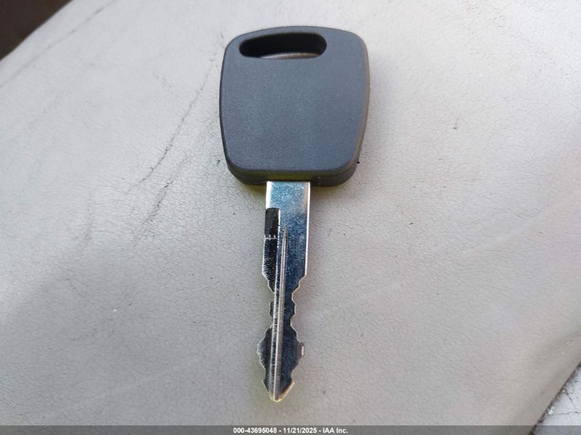 2002 Lincoln Town Car Cartier VIN: 1LNHM83W92Y653271 Lot: 43695048