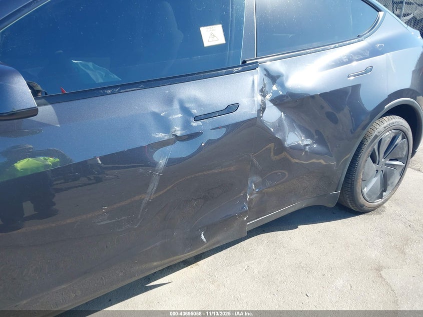 2026 Tesla Model Y Long Range Dual Motor All-Wheel Drive VIN: 7SAYGDED5TA441551 Lot: 43695058