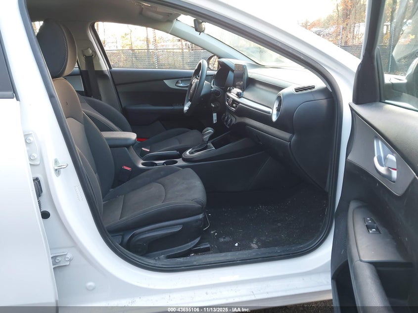3KPF24AD3PE585977 2023 KIA FORTE photo no. 5