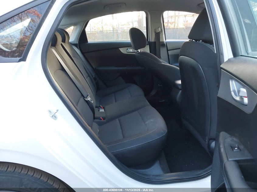 2023 Kia Forte Lxs VIN: 3KPF24AD3PE585977 Lot: 43695106