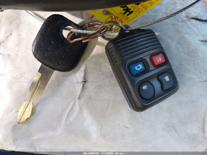 2004 Mercury Grand Marquis Gs VIN: 2MEFM74W54X620273 Lot: 43695108