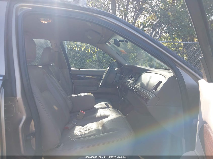 2MEFM74W54X620273 2004 MERCURY GRAND MARQUIS photo no. 5