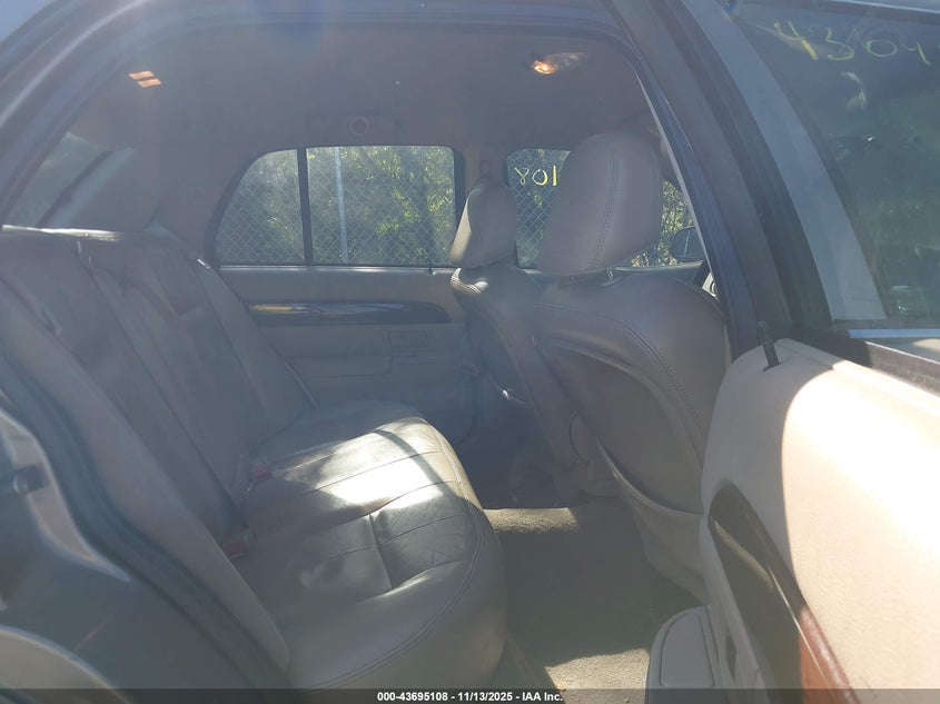 2004 Mercury Grand Marquis Gs VIN: 2MEFM74W54X620273 Lot: 43695108