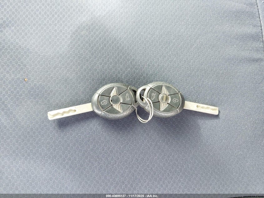 2006 Mini Cooper VIN: WMWRF33516TG16019 Lot: 43695127