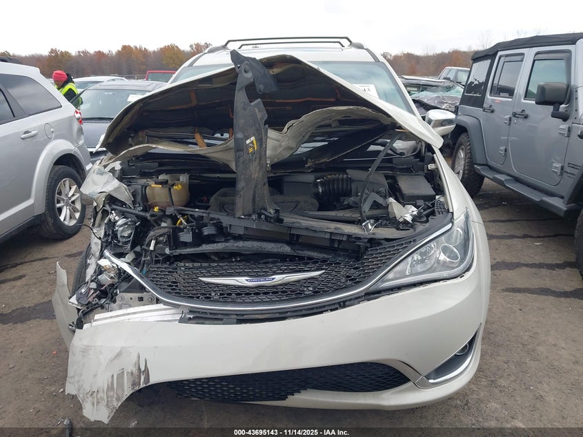 2020 Chrysler Pacifica Limited VIN: 2C4RC1GGXLR138646 Lot: 43695143