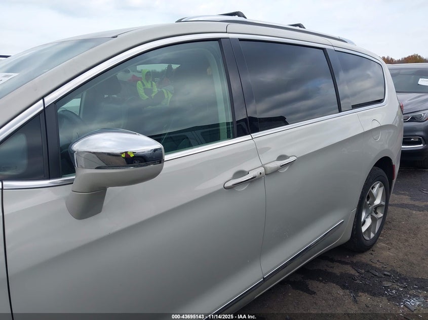 2020 Chrysler Pacifica Limited VIN: 2C4RC1GGXLR138646 Lot: 43695143