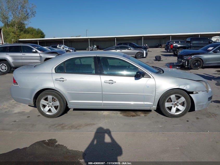 2006 Ford Fusion Se VIN: 3FAFP071X6R215551 Lot: 43695307