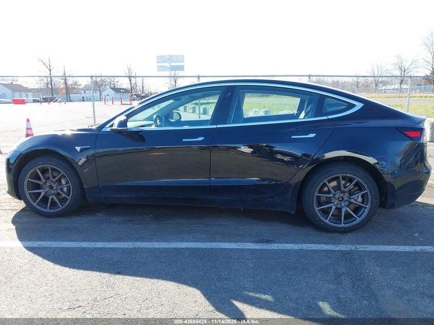 2018 Tesla Model 3 Long Range/Mid Range VIN: 5YJ3E1EA2JF034501 Lot: 43695425