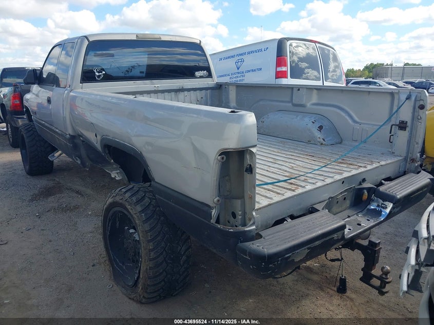 1B7MF336X1J286209 2001 DODGE RAM photo no. 3