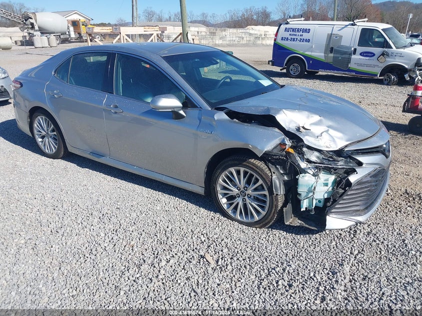 TOYOTA CAMRY HYBRID XLE