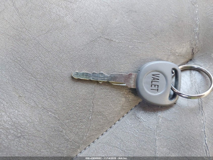 2003 Cadillac Deville Standard VIN: 1G6KD54Y33U225801 Lot: 43695582