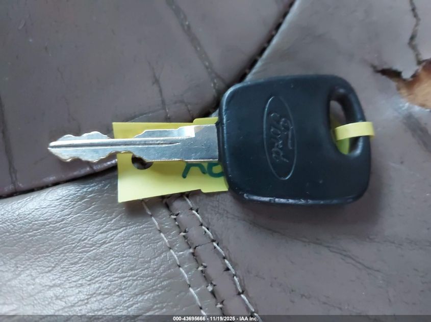 1998 Ford Expedition Eddie Bauer/Xlt VIN: 1FMPU18L8WLB17772 Lot: 43695666