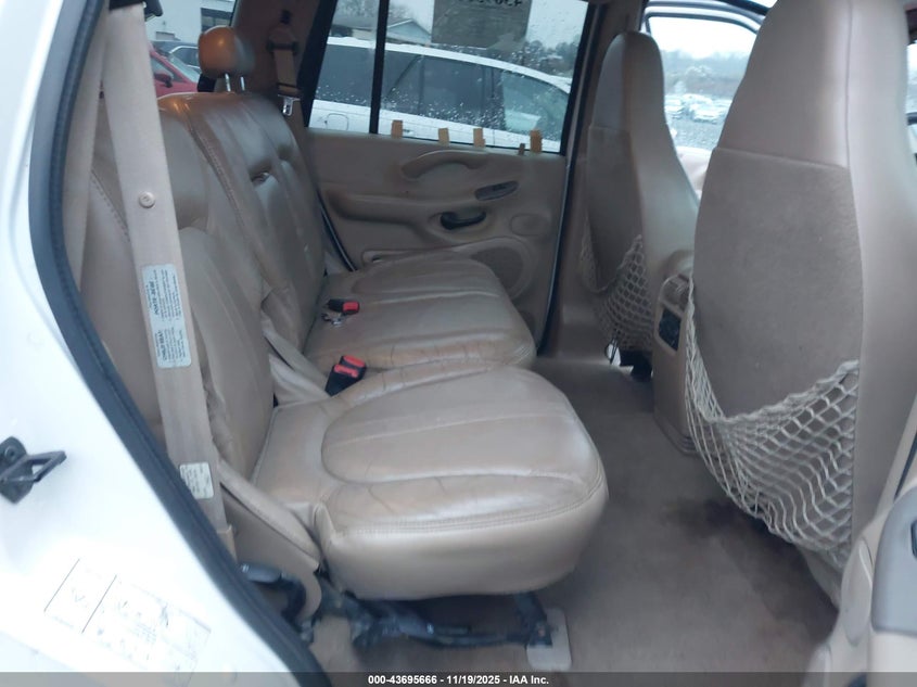 1998 Ford Expedition Eddie Bauer/Xlt VIN: 1FMPU18L8WLB17772 Lot: 43695666