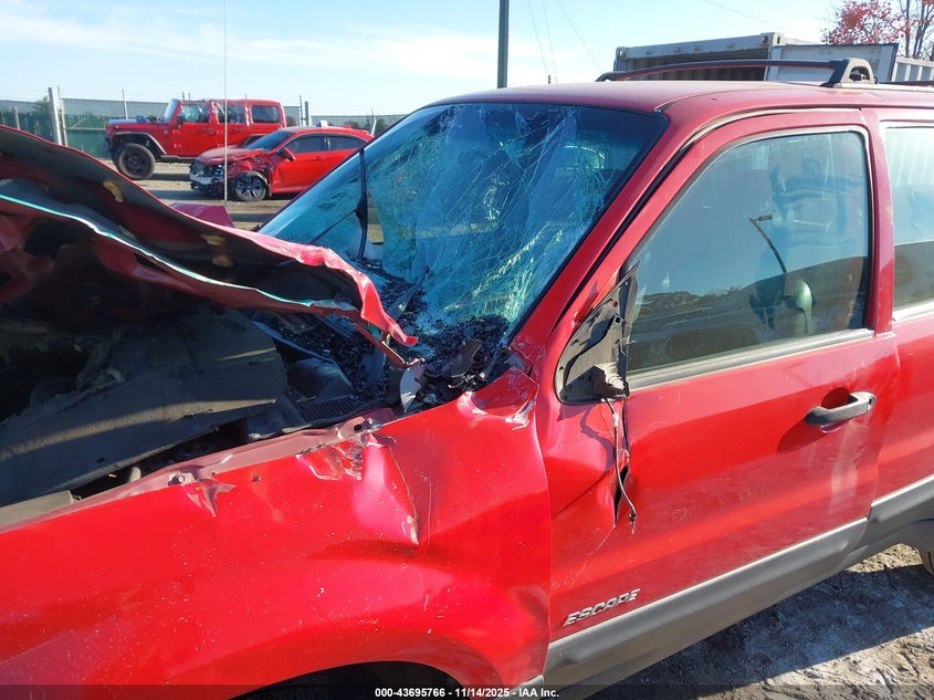 2002 Ford Escape Xls VIN: 1FMYU01B72KA52039 Lot: 43695766