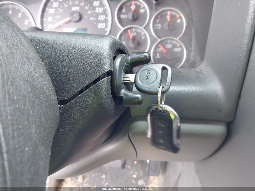 2002 GMC Envoy Slt VIN: 1GKDT13S322224192 Lot: 43695833