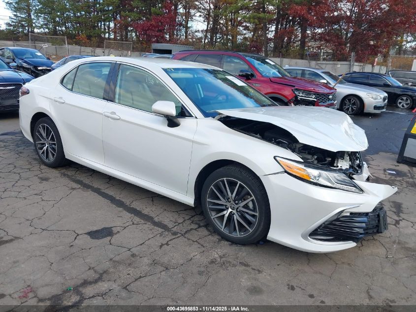 TOYOTA CAMRY HYBRID XLE HYBRID