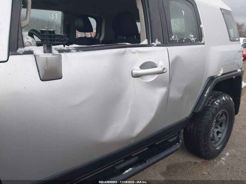 2007 Toyota Fj Cruiser VIN: JTEBU11F470052758 Lot: 43695952