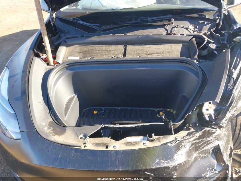 2024 Tesla Model Y Long Range Dual Motor All-Wheel Drive VIN: 7SAYGDEE8RA237988 Lot: 43696052