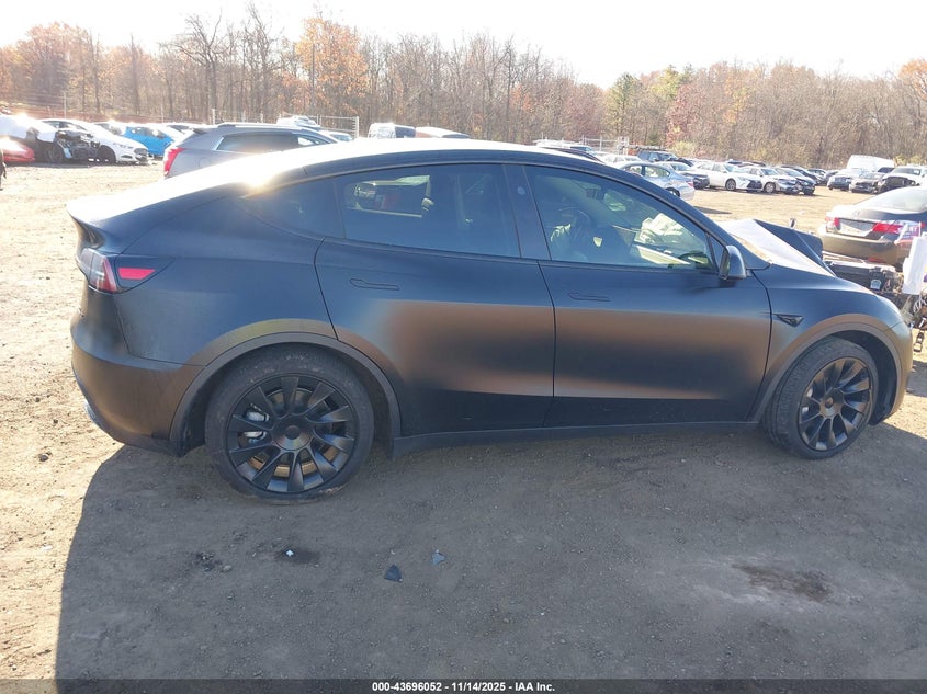 2024 Tesla Model Y Long Range Dual Motor All-Wheel Drive VIN: 7SAYGDEE8RA237988 Lot: 43696052