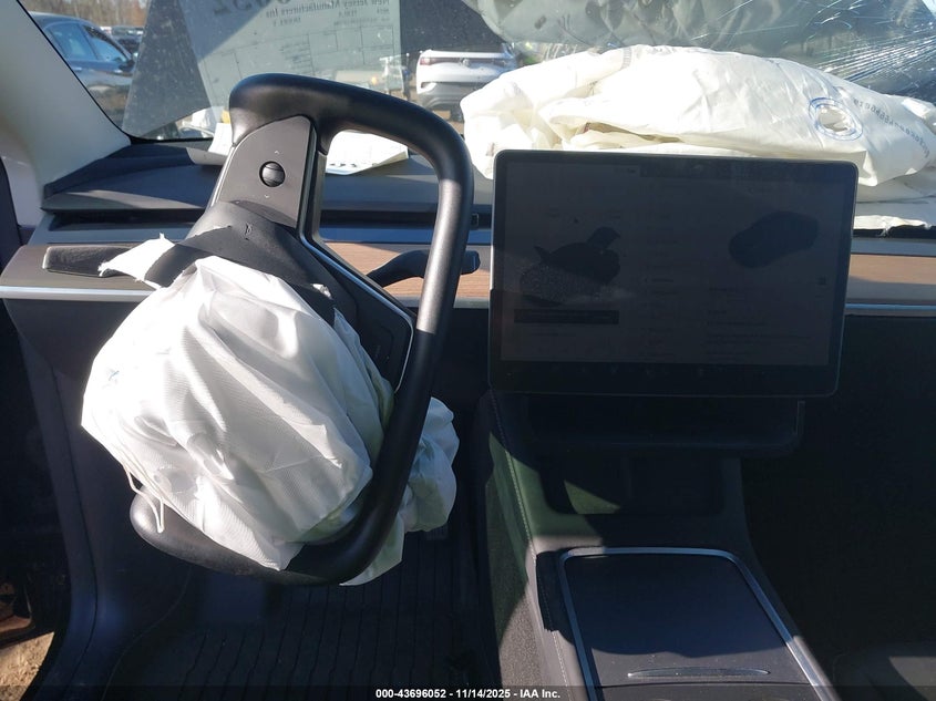 2024 Tesla Model Y Long Range Dual Motor All-Wheel Drive VIN: 7SAYGDEE8RA237988 Lot: 43696052