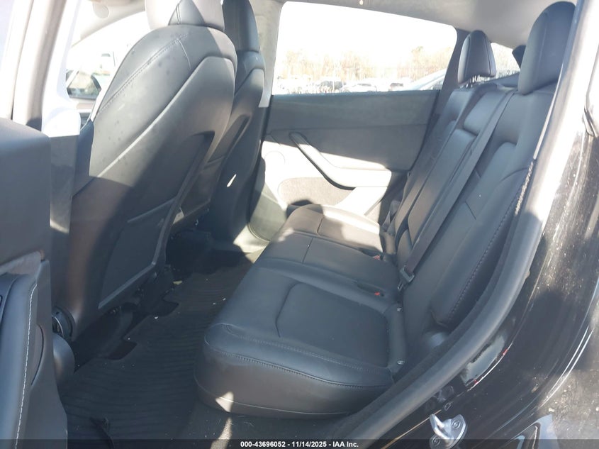 2024 Tesla Model Y Long Range Dual Motor All-Wheel Drive VIN: 7SAYGDEE8RA237988 Lot: 43696052