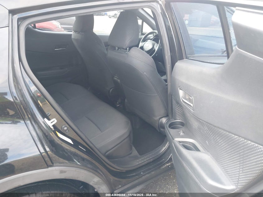 NMTKHMBX5JR002519 2018 TOYOTA C-HR photo no. 8