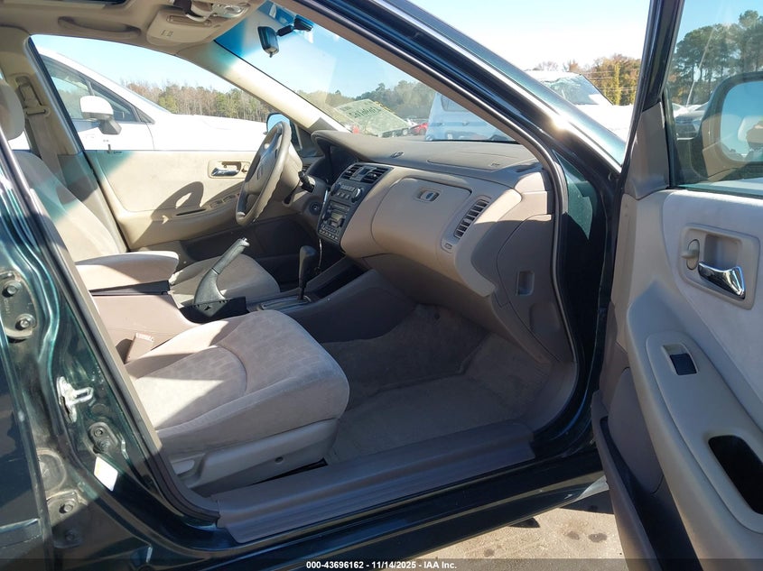 1HGCG56681A136925 2001 HONDA ACCORD photo no. 5