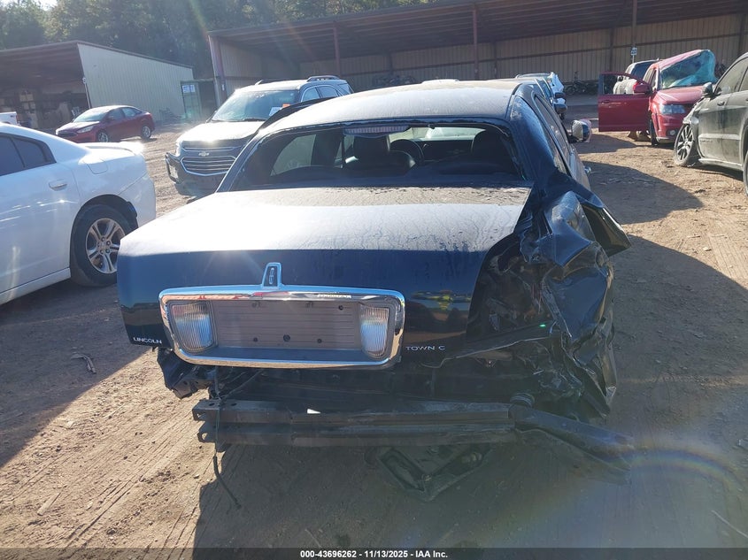 2005 Lincoln Town Car Signature Limited VIN: 1LNHM82W15Y664609 Lot: 43696262