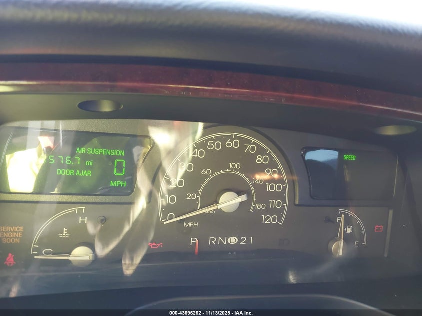 2005 Lincoln Town Car Signature Limited VIN: 1LNHM82W15Y664609 Lot: 43696262