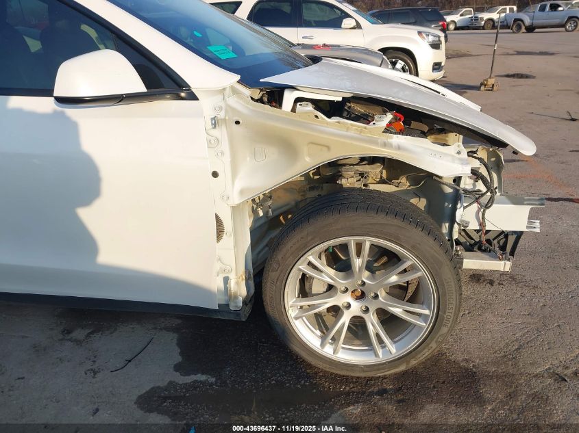 2022 Tesla Model Y Long Range Dual Motor All-Wheel Drive VIN: 7SAYGDEE1NF379788 Lot: 43696437