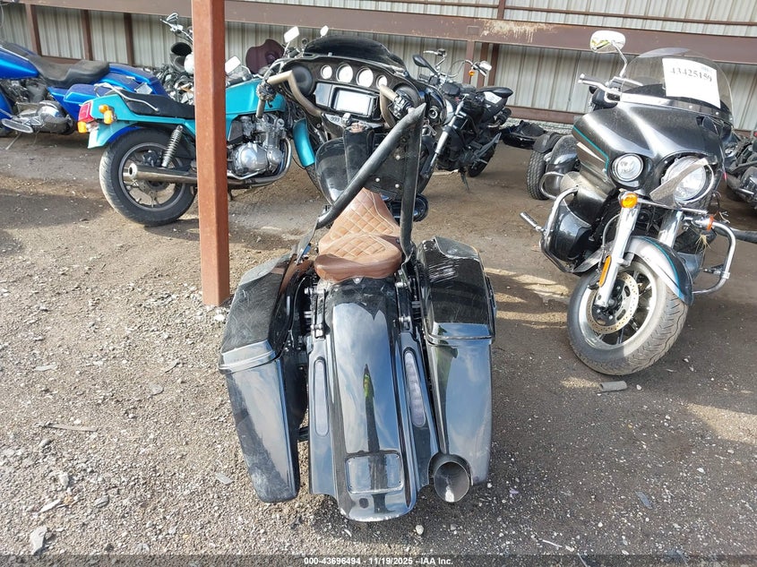 2015 Harley-Davidson Flhx Street Glide VIN: 1HD1KBM11FB705625 Lot: 43696494