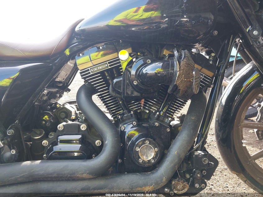 2015 Harley-Davidson Flhx Street Glide VIN: 1HD1KBM11FB705625 Lot: 43696494