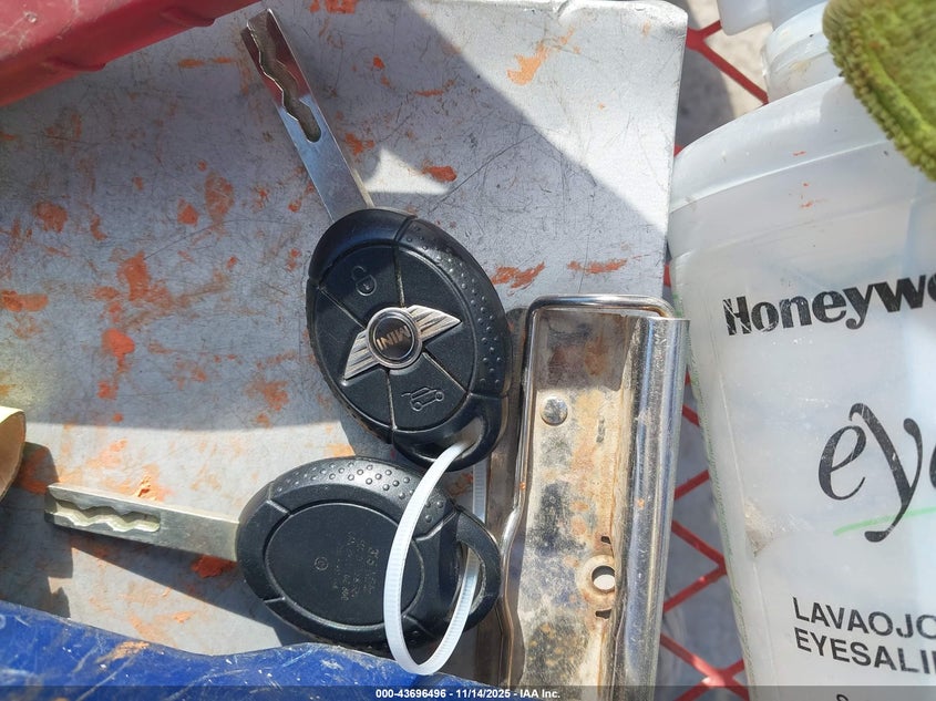 2006 Mini Cooper S VIN: WMWRE33556TJ35867 Lot: 43696496