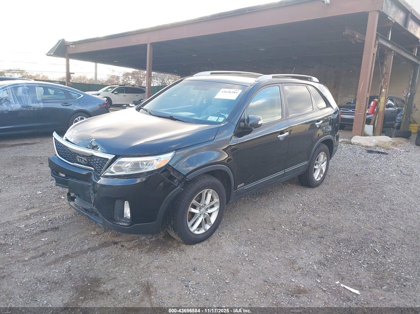 5XYKTDA74FG637415 2015 KIA SORENTO photo no. 2