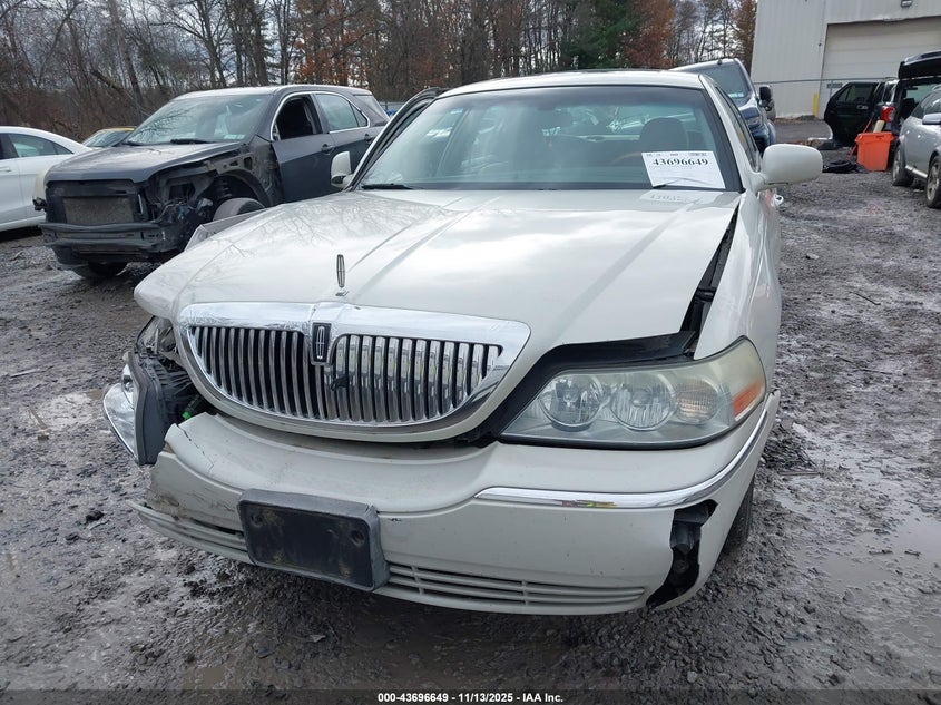 2004 Lincoln Town Car Ultimate VIN: 1LNHM83W24Y611804 Lot: 43696649