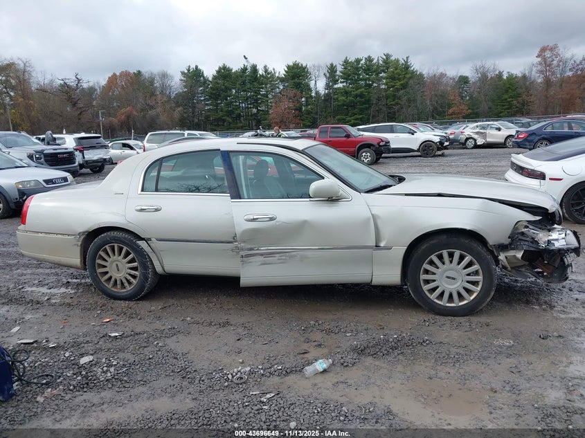 2004 Lincoln Town Car Ultimate VIN: 1LNHM83W24Y611804 Lot: 43696649