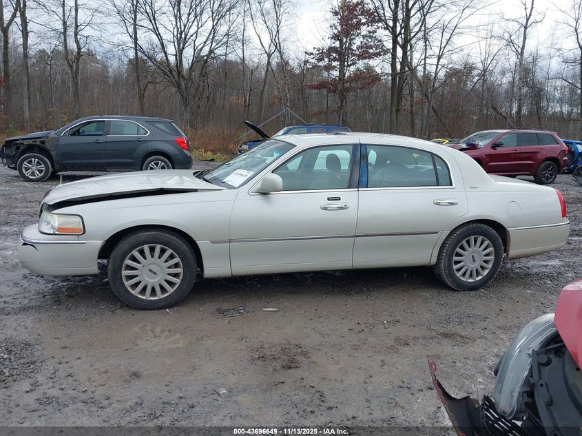 2004 Lincoln Town Car Ultimate VIN: 1LNHM83W24Y611804 Lot: 43696649