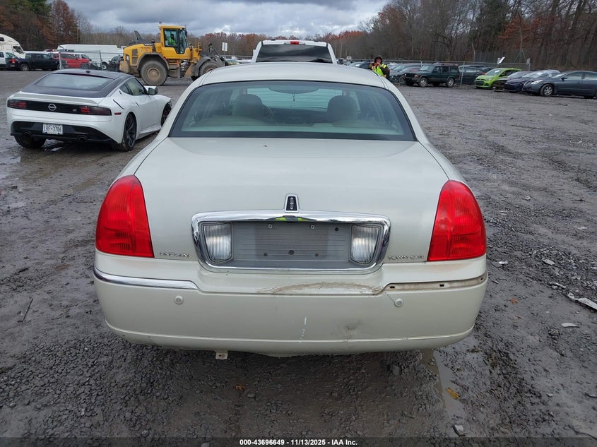 2004 Lincoln Town Car Ultimate VIN: 1LNHM83W24Y611804 Lot: 43696649