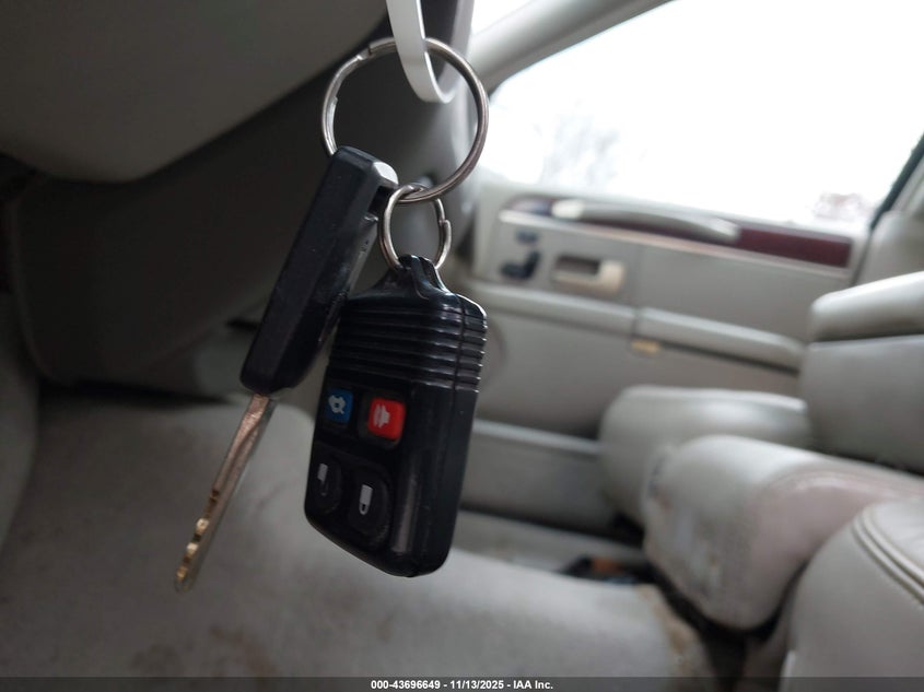 2004 Lincoln Town Car Ultimate VIN: 1LNHM83W24Y611804 Lot: 43696649