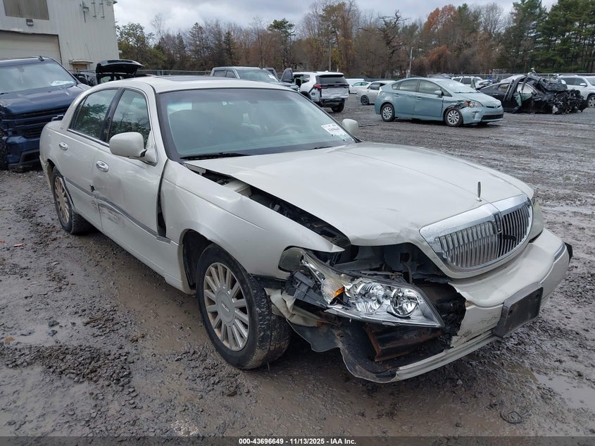 2004 Lincoln Town Car Ultimate VIN: 1LNHM83W24Y611804 Lot: 43696649