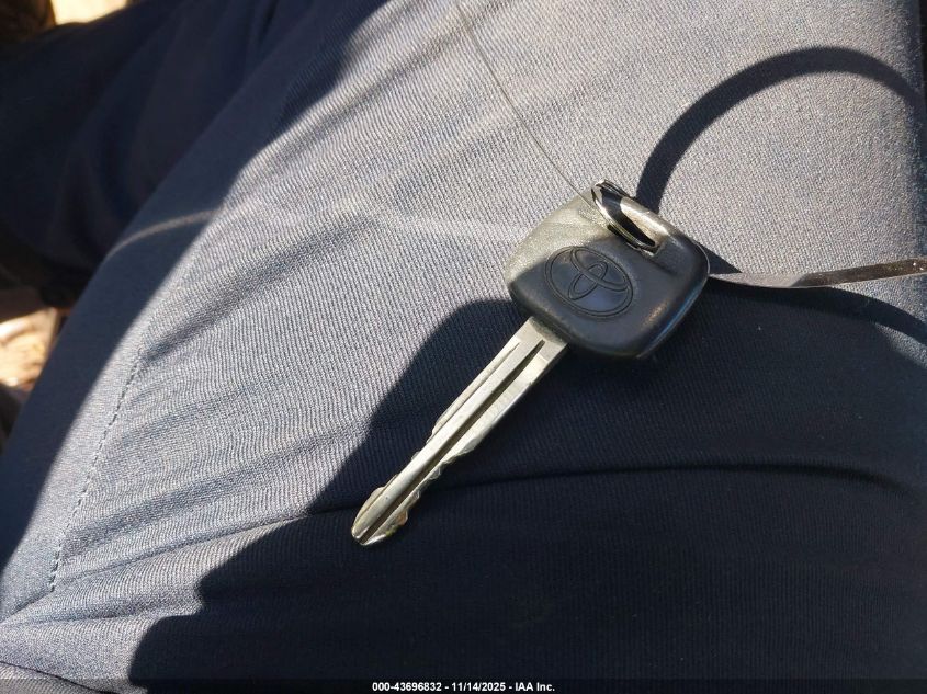 2006 Toyota Highlander V6 VIN: JTEGP21A660100573 Lot: 43696832