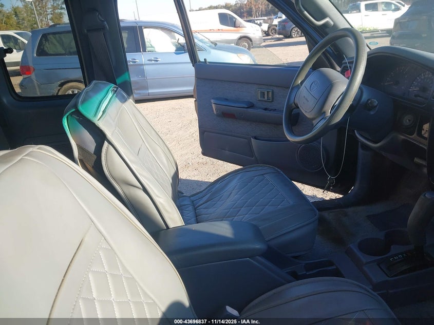 4TASN92N5XZ522776 1999 TOYOTA TACOMA photo no. 5