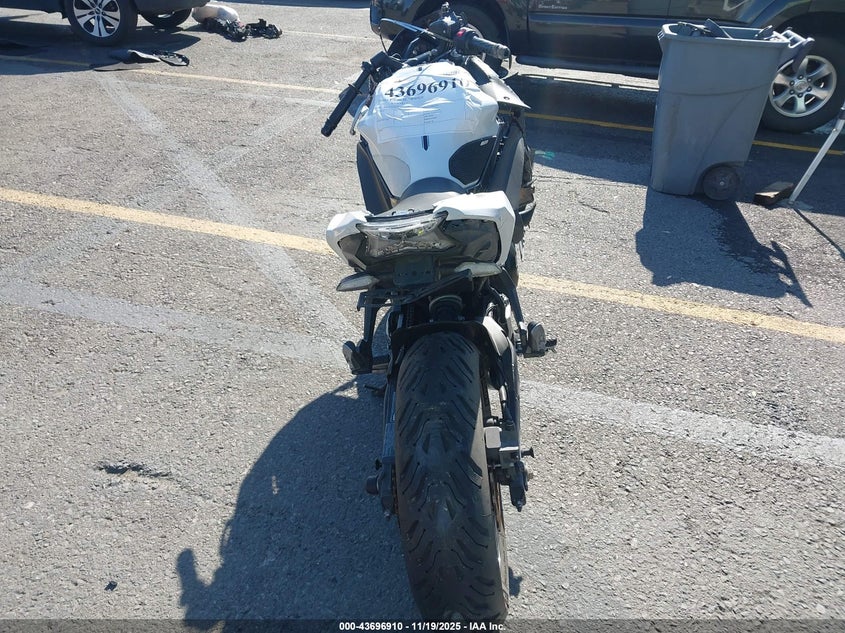 2020 Kawasaki Ex650 N VIN: ML5EXEN18LDA08325 Lot: 43696910