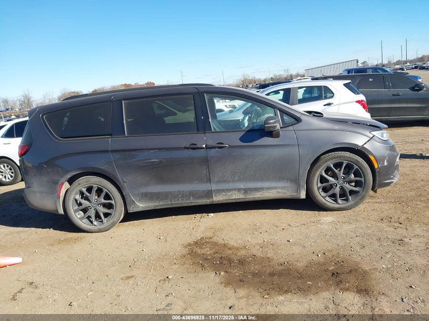 2022 Chrysler Pacifica Touring L VIN: 2C4RC1BG2NR148663 Lot: 43696925