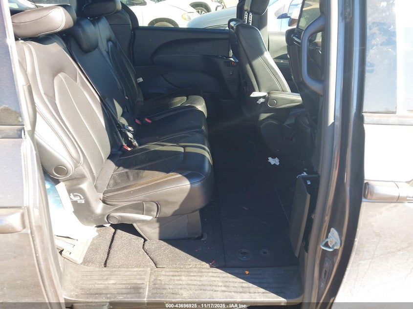 2022 Chrysler Pacifica Touring L VIN: 2C4RC1BG2NR148663 Lot: 43696925