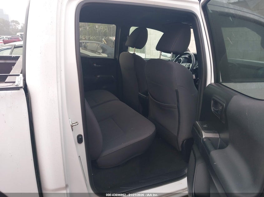 2019 TOYOTA TACOMA auction photo 8