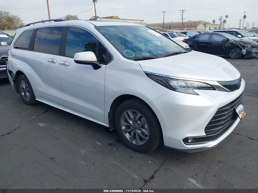 2025 TOYOTA SIENNA XLE - 5TDJRKEC6SS249766